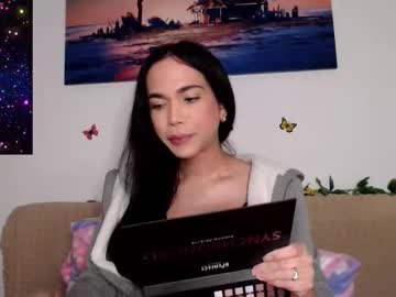 Luara_ Chaturbate stream image from December 22, 2025