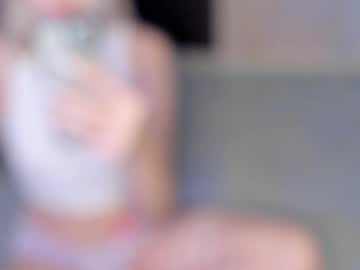 Kiki_Bloom Chaturbate stream image from December 22, 2025