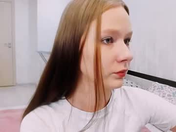 Chloe_Wifeys Chaturbate stream image from December 22, 2025