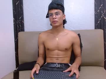 Mikethomson_ Chaturbate stream image from December 22, 2025