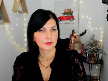 Moonvelour Chaturbate stream image from December 23, 2025