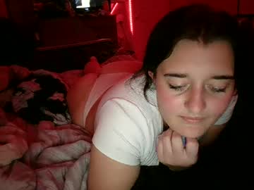 Lexilexontop222 Chaturbate stream image from December 23, 2025