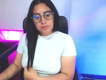 Strawlux Chaturbate stream image from December 23, 2025
