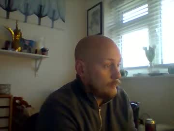 Charliephandguest Chaturbate stream image from December 23, 2025