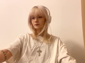Viviannute Chaturbate stream image from December 23, 2025