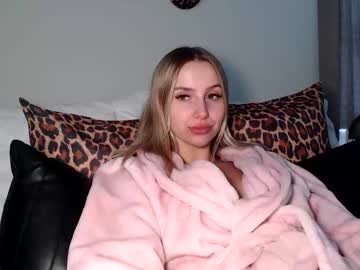 Itsmealexisrae Chaturbate stream image from December 23, 2025
