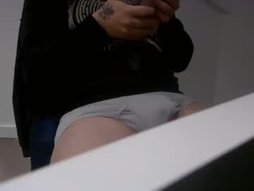 Gayukcut90 Chaturbate stream image from December 23, 2025