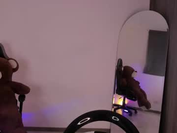 Ly_Mor_X Chaturbate stream image from December 23, 2025