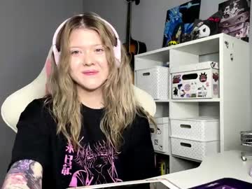 Jennymartone Chaturbate stream image from December 24, 2025