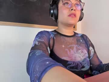 Juliexxxtasy Chaturbate stream image from December 24, 2025