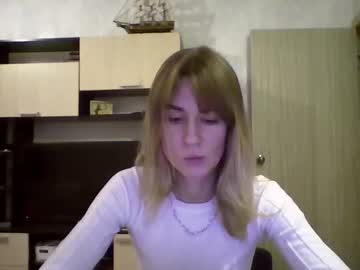Maybellebombich Chaturbate stream image from December 24, 2025