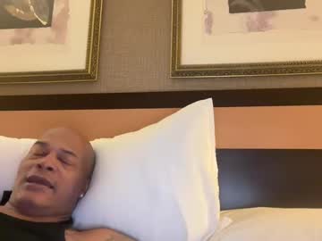 Loved19 Chaturbate stream image from December 24, 2025