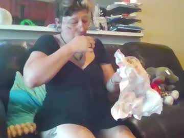 Zawmbiemoonz Chaturbate stream image from December 24, 2025