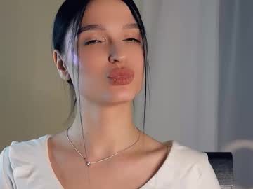 Suziegoglia Chaturbate stream image from December 24, 2025