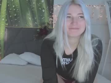 Hollytaillor Chaturbate stream image from December 25, 2025