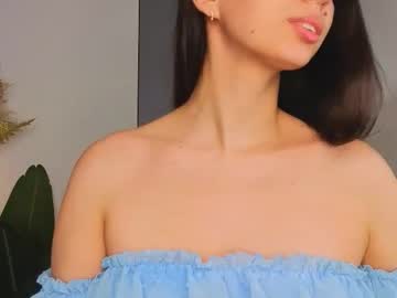 Leeannepizzini Chaturbate stream image from December 25, 2025