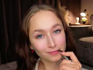Julielamb Chaturbate stream image from December 25, 2025