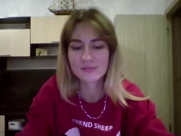 Maybellebombich Chaturbate stream image from December 25, 2025