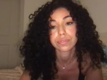 Latinagirlyxx Chaturbate stream image from December 26, 2025