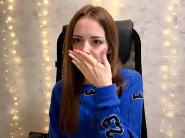 Alizavigneau Chaturbate stream image from December 26, 2025