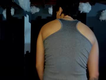 Zhoestrong Chaturbate stream image from December 26, 2025