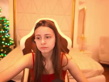 Tinynataliee Chaturbate stream image from December 26, 2025