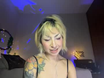 Mooncinna Chaturbate stream image from December 26, 2025