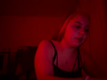 Echolazarski Chaturbate stream image from December 26, 2025