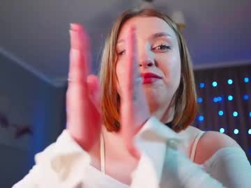 Curlysuzye Chaturbate stream image from December 27, 2025