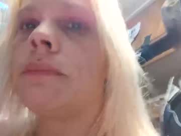 Karolinekink Chaturbate stream image from December 27, 2025
