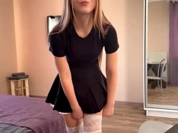 Yourlovelyviki Chaturbate stream image from December 28, 2025