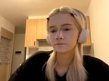 Viviannute Chaturbate stream image from December 28, 2025