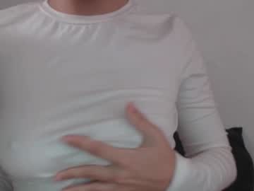 Mikahdos Chaturbate stream image from December 28, 2025