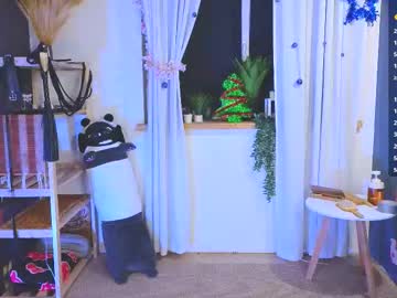 Hotlaracroft Chaturbate stream image from December 28, 2025