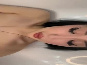 Emili_Blanc Chaturbate stream image from December 28, 2025