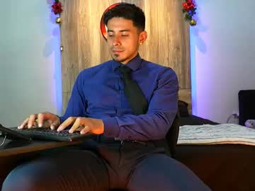 Andrew_Elliot Chaturbate stream image from December 29, 2025