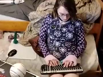 Puppygirlvee Chaturbate stream image from December 30, 2025