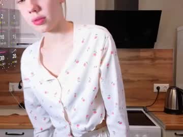 Kirakinsky Chaturbate stream image from December 30, 2025