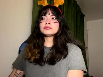 Annacrow Chaturbate stream image from December 30, 2025