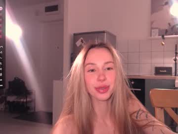 Bestzoeyever Chaturbate stream image from December 30, 2025