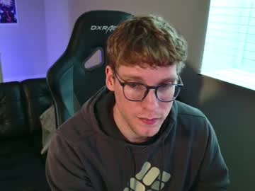 Blueeyedtallguy Chaturbate stream image from December 30, 2025