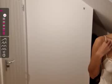 Cumongiselle Chaturbate stream image from December 30, 2025