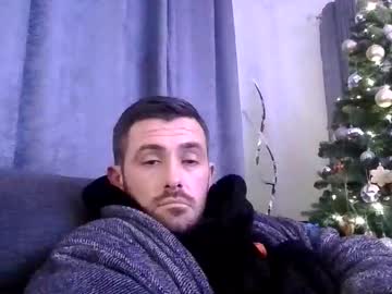 Simomoliver Chaturbate stream image from December 31, 2025