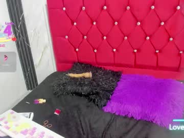 Elenablueks Chaturbate stream image from December 31, 2025
