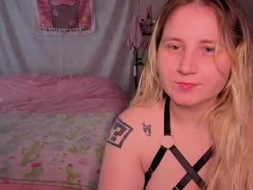 Glitchwitch Chaturbate stream image from December 31, 2025