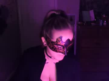 Britneybuckly Chaturbate stream image from January 01, 2026