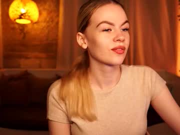Snowbarbieee Chaturbate stream image from January 02, 2026