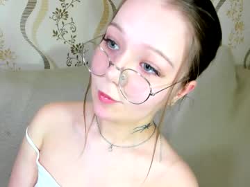 Melmooon Chaturbate stream image from January 03, 2026