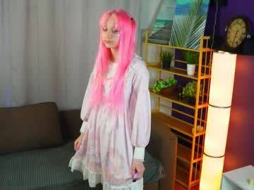 Adrianneschinke Chaturbate stream image from January 04, 2026
