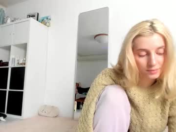 Kenziedawton Chaturbate stream image from January 04, 2026